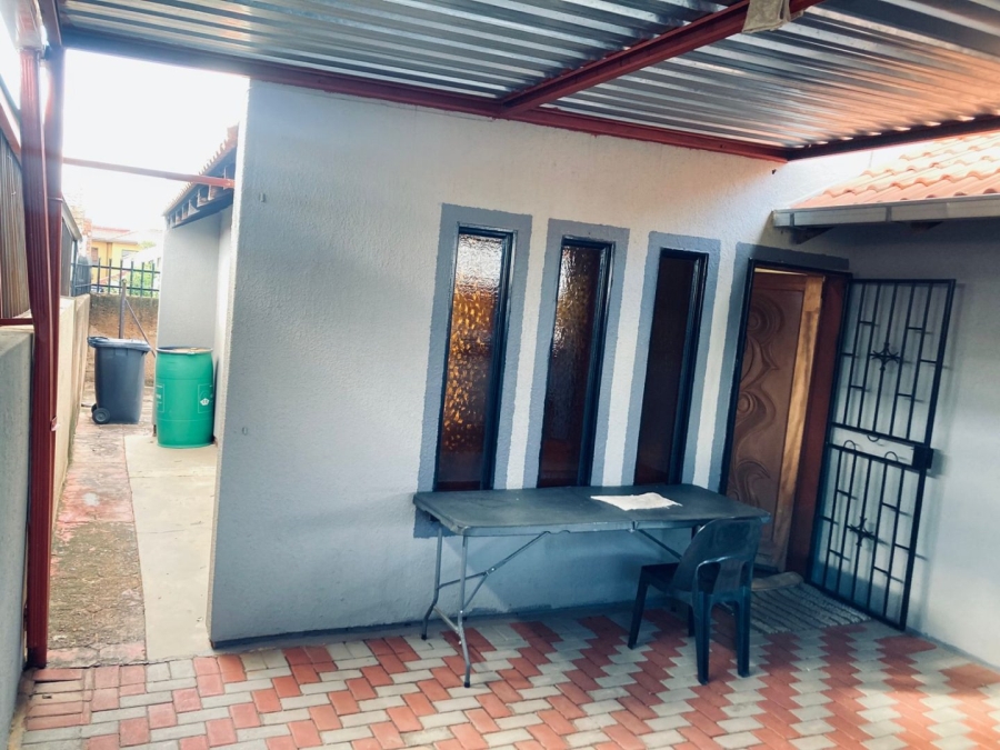 2 Bedroom Property for Sale in Mabopane Unit X North West